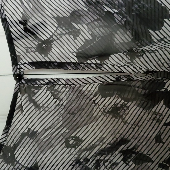 Maurices Semi Sheer Women's Sleeveless Top Size 0 - Picture 5 of 7